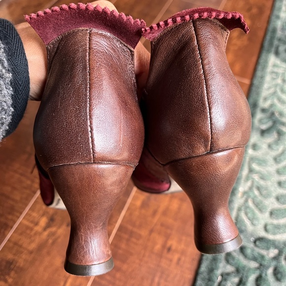 • MOVING LAST CHANCE 7/31/2024 • GoldButton Brako leather suede ankle booties 37 - Picture 4 of 6